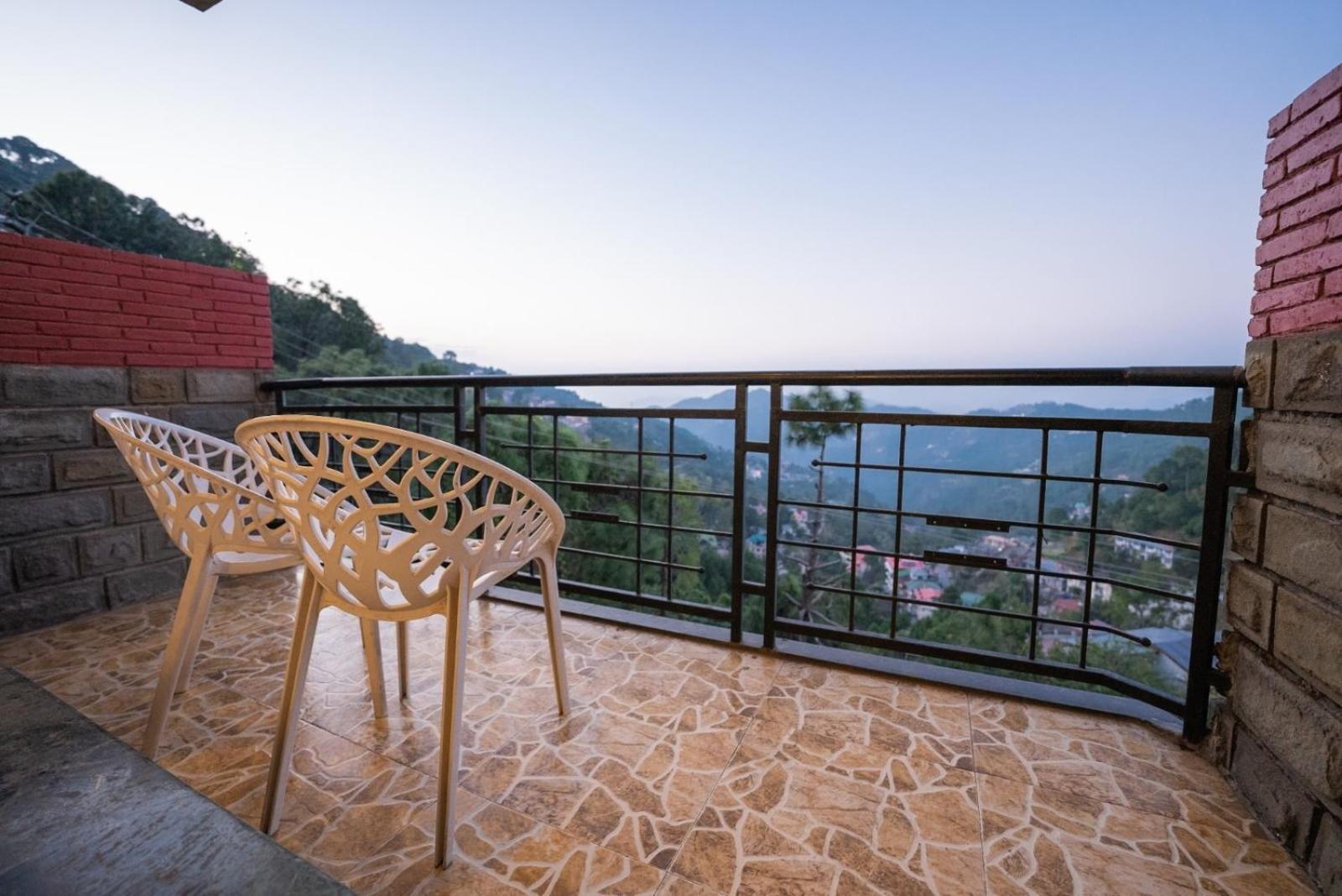Kasauli Castle Resort Esterno foto
